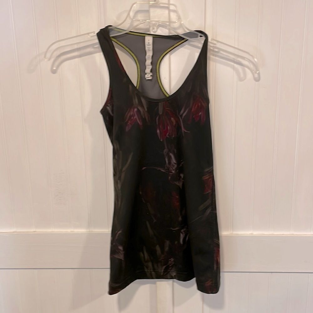 Lululemon Athletics razorback exercise top size 2